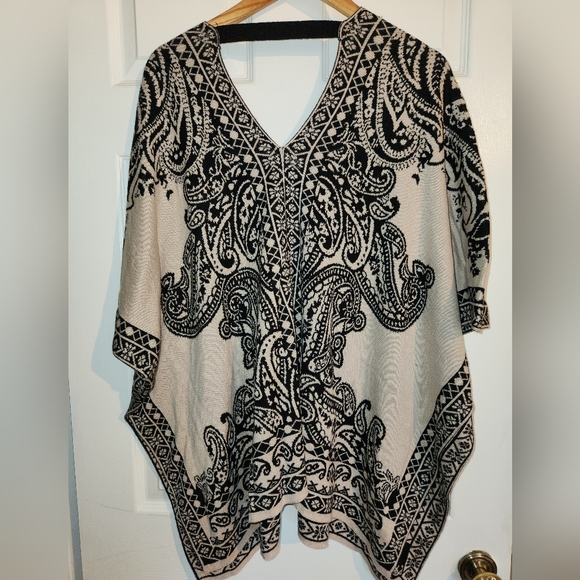 Flying Tomato Sweaters - Flying Tomato Poncho Size M/L